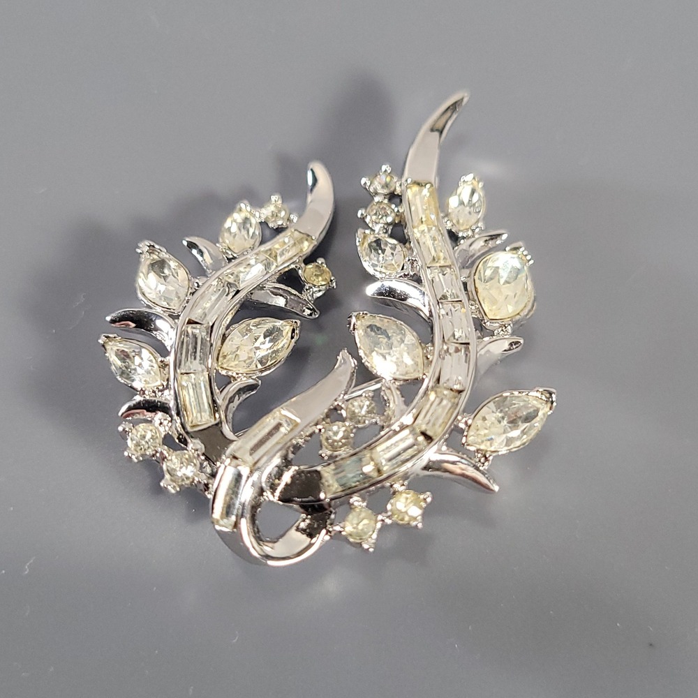 Trifari‎ Rhinestone Brooch Silver Clear Leaf Spray Baguette Marquise Jewelry